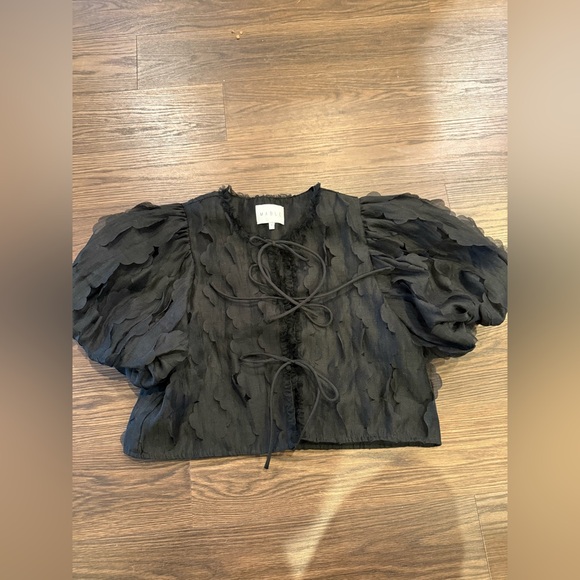 EUC Mable Textured Scallop Puff Sleeve Blouse Top - Picture 6 of 7